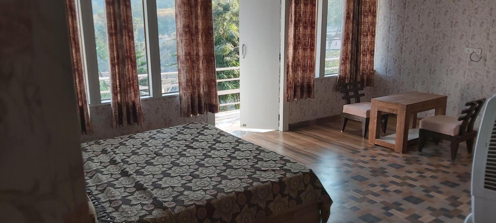 Valley Retreat Home Stay เดห์ราดุน ห้อง รูปภาพ